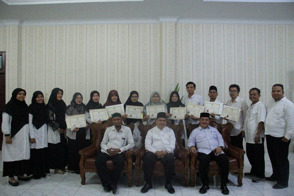 Rektor UIN Syahada Padangsidimpuan Serahkan Sertifikat Pendidik Kepada 10 Orang Dosen Yang Lulus Serdos di Tahun 2023