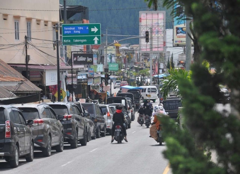 EFEK DOMINO ANTRIAN BBM BERSUBSIDI BAGI PRODUKTIVITAS MASYARAKAT